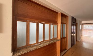 Se vende linda casa en condominio en Lomas Quebradas .