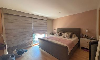 Se vende linda casa en condominio en Lomas Quebradas .