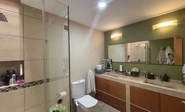 Se vende linda casa en condominio en Lomas Quebradas .