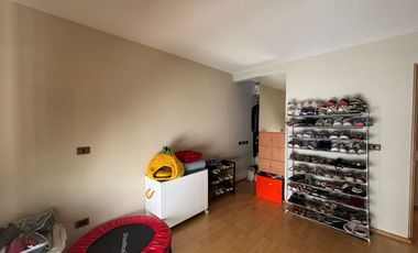 Se vende linda casa en condominio en Lomas Quebradas .