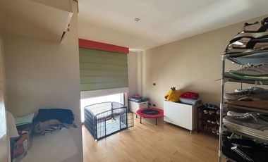 Se vende linda casa en condominio en Lomas Quebradas .