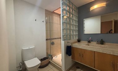 Se vende linda casa en condominio en Lomas Quebradas .