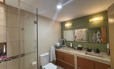 Se vende linda casa en condominio en Lomas Quebradas .
