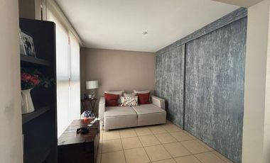 Se vende linda casa en condominio en Lomas Quebradas .