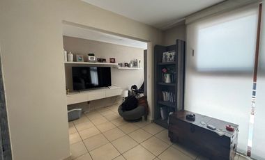 Se vende linda casa en condominio en Lomas Quebradas .