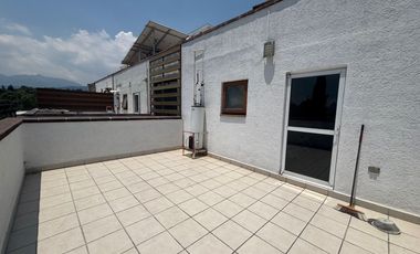 Se vende linda casa en condominio en Lomas Quebradas .