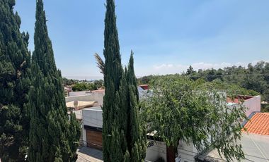 Se vende linda casa en condominio en Lomas Quebradas .