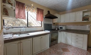 CASA EN VENTA, CON AMPLIO ESPACIO VERDE EN NULTI