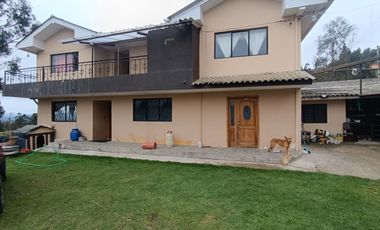 CASA EN VENTA, CON AMPLIO ESPACIO VERDE EN NULTI