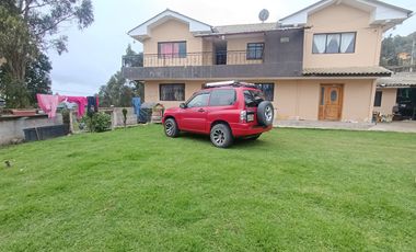 CASA EN VENTA, CON AMPLIO ESPACIO VERDE EN NULTI