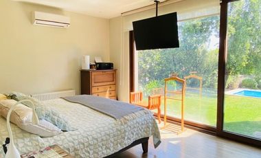 VENTA CASA MEDITERRANEA EN PIEDRA ROJA, 2 PISOS 4D + 3B + PISCINA + TERRAZA + QUINCHO , COLEGIOS ALEMAN, PEDREGALES, SAN ANSELMO