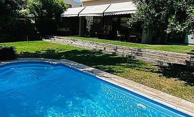 VENTA CASA MEDITERRANEA EN PIEDRA ROJA, 2 PISOS 4D + 3B + PISCINA + TERRAZA + QUINCHO , COLEGIOS ALEMAN, PEDREGALES, SAN ANSELMO