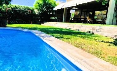 VENTA CASA MEDITERRANEA EN PIEDRA ROJA, 2 PISOS 4D + 3B + PISCINA + TERRAZA + QUINCHO , COLEGIOS ALEMAN, PEDREGALES, SAN ANSELMO