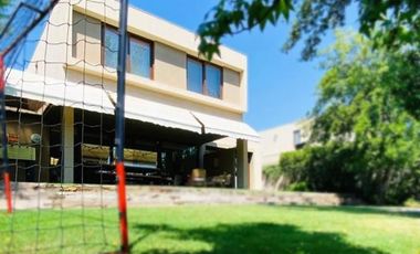 VENTA CASA MEDITERRANEA EN PIEDRA ROJA, 2 PISOS 4D + 3B + PISCINA + TERRAZA + QUINCHO , COLEGIOS ALEMAN, PEDREGALES, SAN ANSELMO