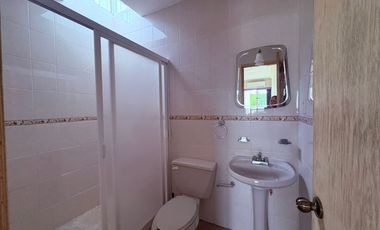Amplia y funcional casa en renta de 2 niveles.