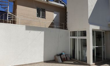 Amplia y funcional casa en renta de 2 niveles.