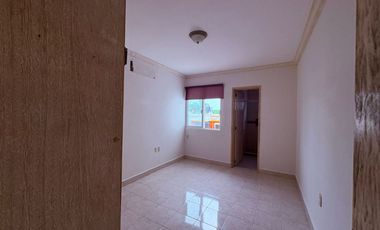 Amplia y funcional casa en renta de 2 niveles.