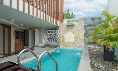 Luxury House with Swimming Pool for Sale in Brookfield Subdivision