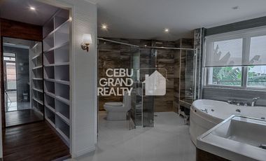 Luxury House with Swimming Pool for Sale in Brookfield Subdivision