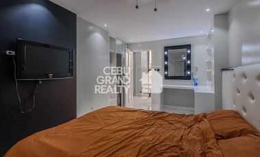 Luxury House with Swimming Pool for Sale in Brookfield Subdivision