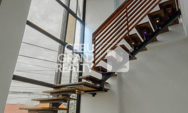 Luxury House with Swimming Pool for Sale in Brookfield Subdivision