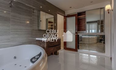 Luxury House with Swimming Pool for Sale in Brookfield Subdivision