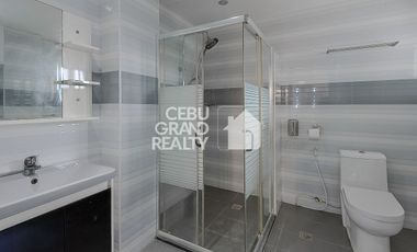 Luxury House with Swimming Pool for Sale in Brookfield Subdivision