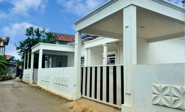 Dijual Rumah Classic di Mibo - Hanya 50 Meter ke Jalan Raya Jl. Soekarno Hatta!