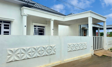 Dijual Rumah Classic di Mibo - Hanya 50 Meter ke Jalan Raya Jl. Soekarno Hatta!