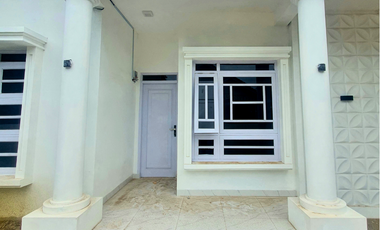 Dijual Rumah Classic di Mibo - Hanya 50 Meter ke Jalan Raya Jl. Soekarno Hatta!