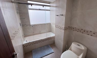 AMPLIO DEPARTAMENTO, GRAN TERRAZA PRIVADA, SECTOR AV. SOLANO - CUENCA