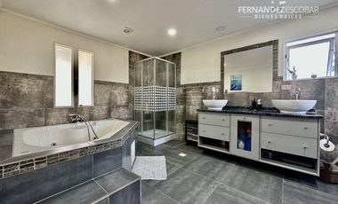 PUTAENDO - ARRIENDO CASA 4D 3B PISCINA - COND. ACAPULCO DE PUTAENDO