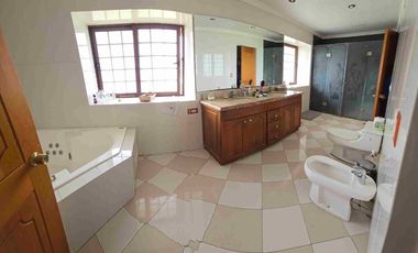 🏡 ¡Se vende espectacular parcela en Lampa!
Disfruta de la tranquilidad y comodidad en un entorno natural 🌳

✨ 5.000 m² de terreno en  condominio cerrado con seguridad 24/7.  5D 4B ,piscina,  Quincho