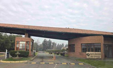 🏡 ¡Se vende espectacular parcela en Lampa!
Disfruta de la tranquilidad y comodidad en un entorno natural 🌳

✨ 5.000 m² de terreno en  condominio cerrado con seguridad 24/7.  5D 4B ,piscina,  Quincho