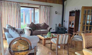 🏡 ¡Se vende espectacular parcela en Lampa!
Disfruta de la tranquilidad y comodidad en un entorno natural 🌳

✨ 5.000 m² de terreno en  condominio cerrado con seguridad 24/7.  5D 4B ,piscina,  Quincho