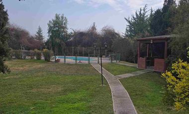 🏡 ¡Se vende espectacular parcela en Lampa!
Disfruta de la tranquilidad y comodidad en un entorno natural 🌳

✨ 5.000 m² de terreno en  condominio cerrado con seguridad 24/7.  5D 4B ,piscina,  Quincho