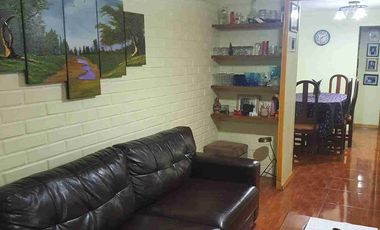 Se Vende Hermosa 🏡  en la Comuna de Pudahuel Villa las Casas , cerca del Metro Barrancas línea 5 , conectividad 3D 1B , Estacionamiento,  sin deuda