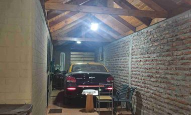 Se Vende Hermosa 🏡  en la Comuna de Pudahuel Villa las Casas , cerca del Metro Barrancas línea 5 , conectividad 3D 1B , Estacionamiento,  sin deuda