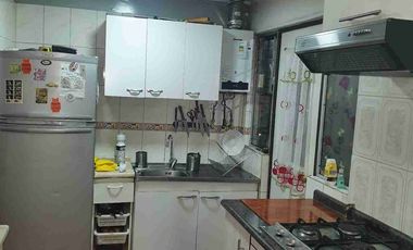 Se Vende Hermosa 🏡  en la Comuna de Pudahuel Villa las Casas , cerca del Metro Barrancas línea 5 , conectividad 3D 1B , Estacionamiento,  sin deuda