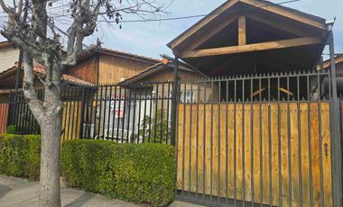 Se Vende Hermosa 🏡  en la Comuna de Pudahuel Villa las Casas , cerca del Metro Barrancas línea 5 , conectividad 3D 1B , Estacionamiento,  sin deuda