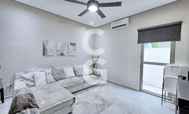 Casa en venta en Cancún en Residencial Lagos del sol con Alberca y Jardín