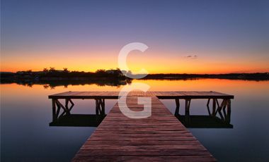 Casa en venta en Cancún en Residencial Lagos del sol con Alberca y Jardín