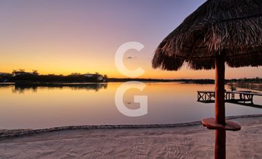 Casa en venta en Cancún en Residencial Lagos del sol con Alberca y Jardín