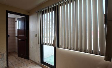 Edificio en Renta y Venta en Valle Don Camilo sobre 5 de Mayo