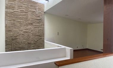 CASA EN VENTA EN RESIDENCIAL ESMERALDA, A UNA CUADRA DEL COLEGIO AMERICANO Y DE BLVD ATLIXCO, 4 RECÁMARAS, PUEBLA