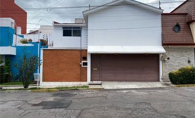 CASA EN VENTA EN RESIDENCIAL ESMERALDA, A UNA CUADRA DEL COLEGIO AMERICANO Y DE BLVD ATLIXCO, 4 RECÁMARAS, PUEBLA