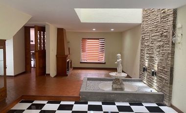 CASA EN VENTA EN RESIDENCIAL ESMERALDA, A UNA CUADRA DEL COLEGIO AMERICANO Y DE BLVD ATLIXCO, 4 RECÁMARAS, PUEBLA