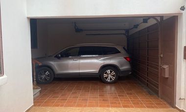 CASA EN VENTA EN RESIDENCIAL ESMERALDA, A UNA CUADRA DEL COLEGIO AMERICANO Y DE BLVD ATLIXCO, 4 RECÁMARAS, PUEBLA