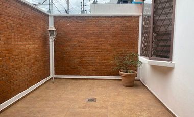 CASA EN VENTA EN RESIDENCIAL ESMERALDA, A UNA CUADRA DEL COLEGIO AMERICANO Y DE BLVD ATLIXCO, 4 RECÁMARAS, PUEBLA