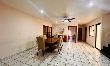 Casa en Venta con Hab en P. B Col. Formando Hogar